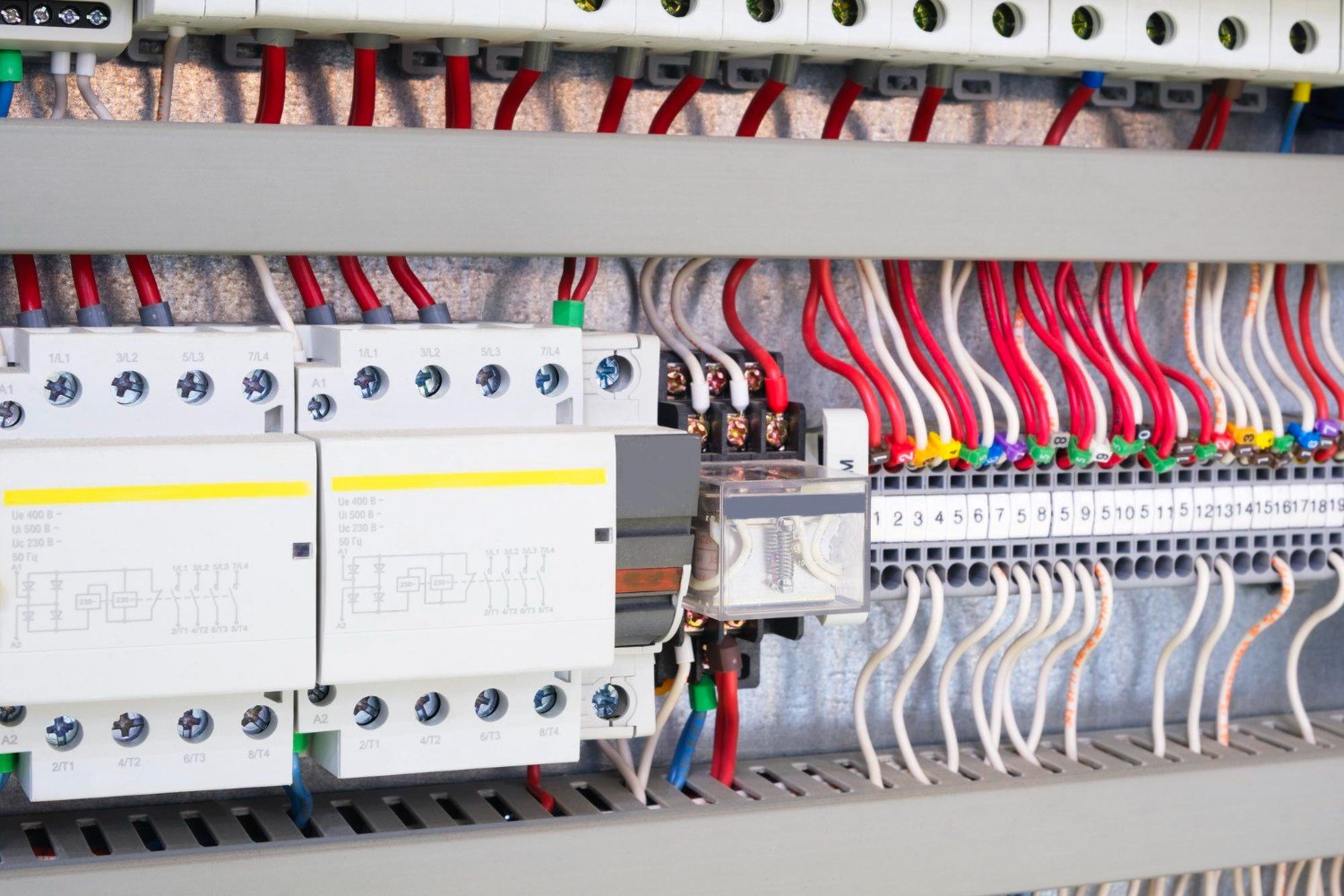 AW ELEC - Electricien - Câblage électrique industriel sécurisé