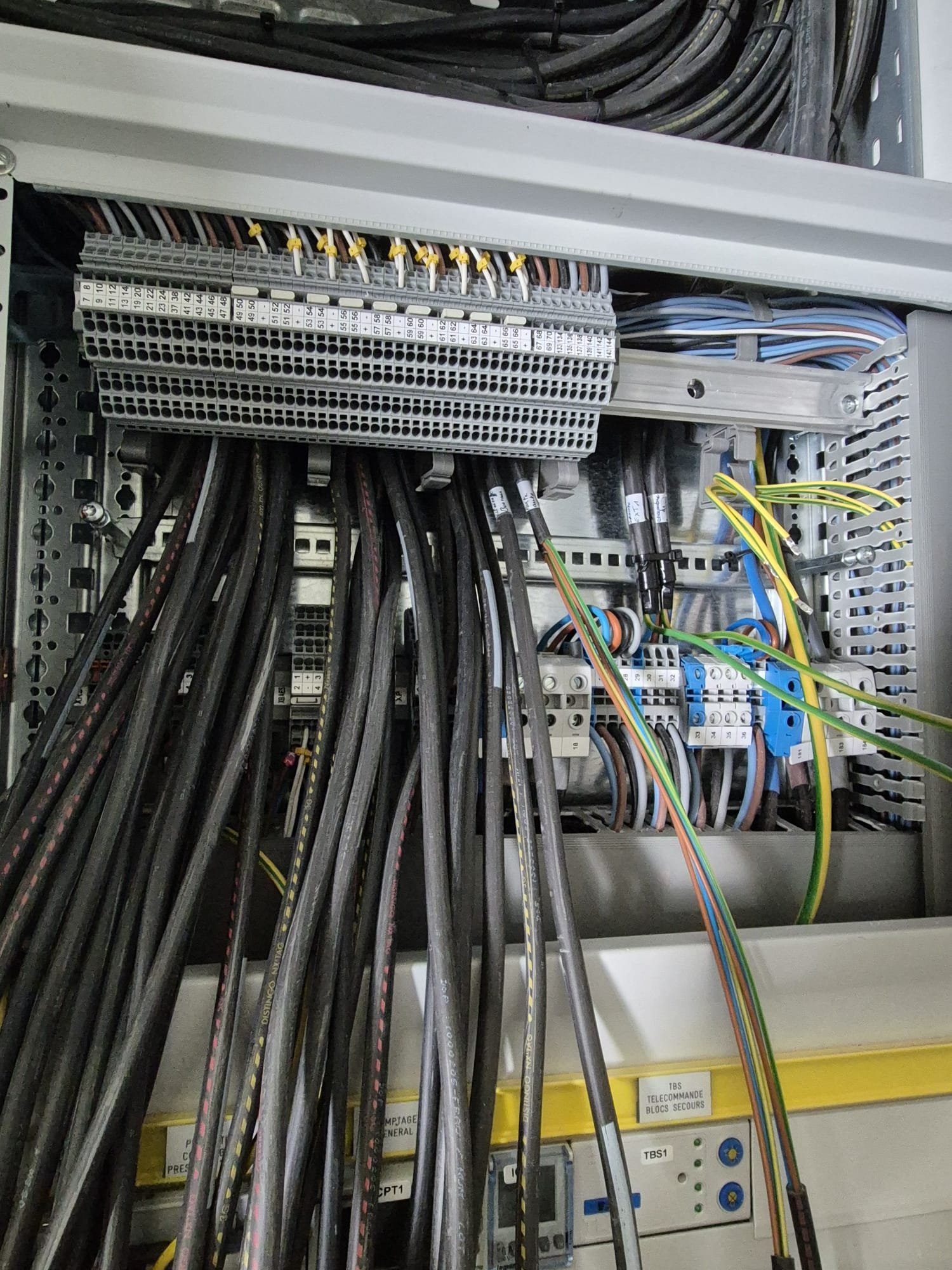 AW ELEC - Electricien - Installation d’une baie de brassage en Seine-et-Marne (77)